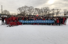 迪安丰信组织全体员工参加滑雪活动。寒冷的天气阻挡不住大家的热情！